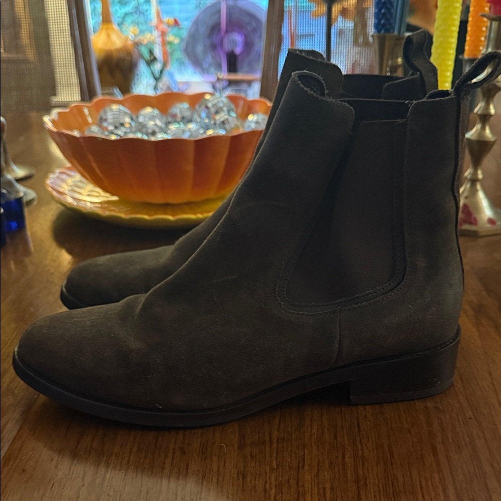 Women’s Thursday Boot Suede Duchess Chelsea Boots in Dark Olive Suede 🫒